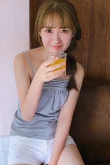 年轻的女教师在线